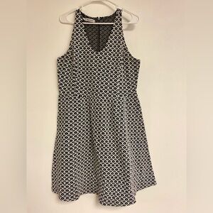 maurices | 1 | Black and White